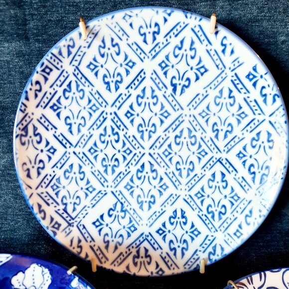 Set of 3 Vagabond Vintage Porcelain Blue/White Plates with Hangers, 8" - Picture 5 of 8